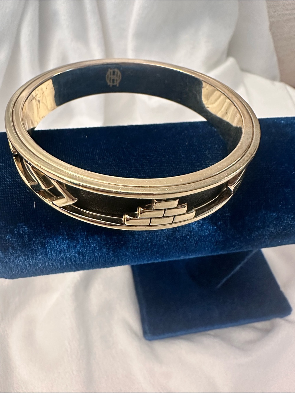 House of Harlow 1960 Aztec Bangle Gold and Black Leather Inlay Bracelet - Picture 8 of 8